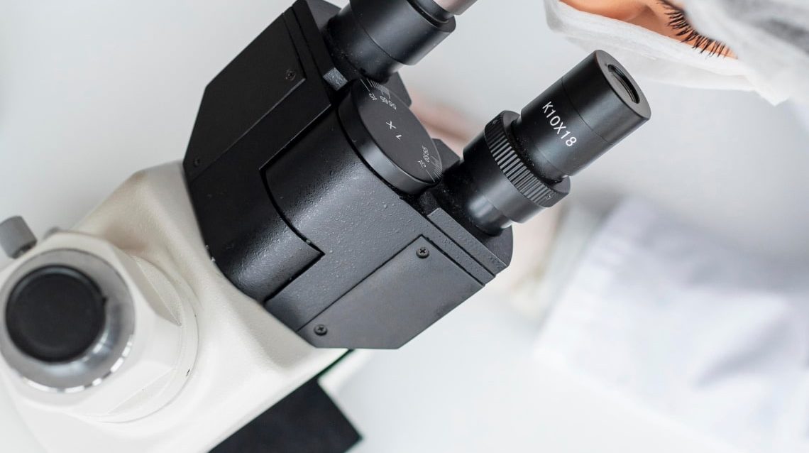 close-up-scientist-ens 1-min close-up-scientist-ens 1-min